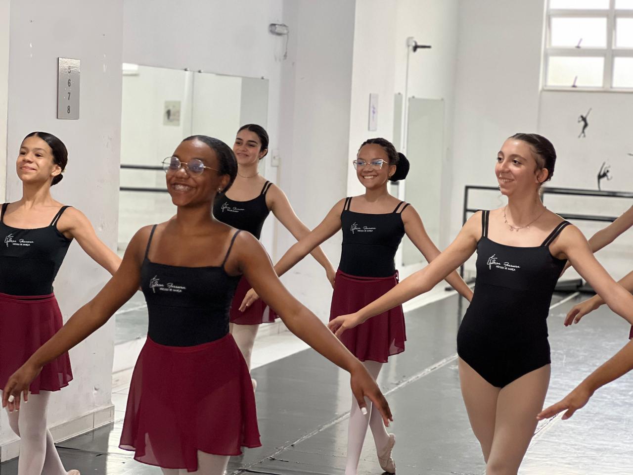 Vídeo: alunas do Núcleo de Dança Lara Ferreira são aprovadas na Royal Academy of Dance